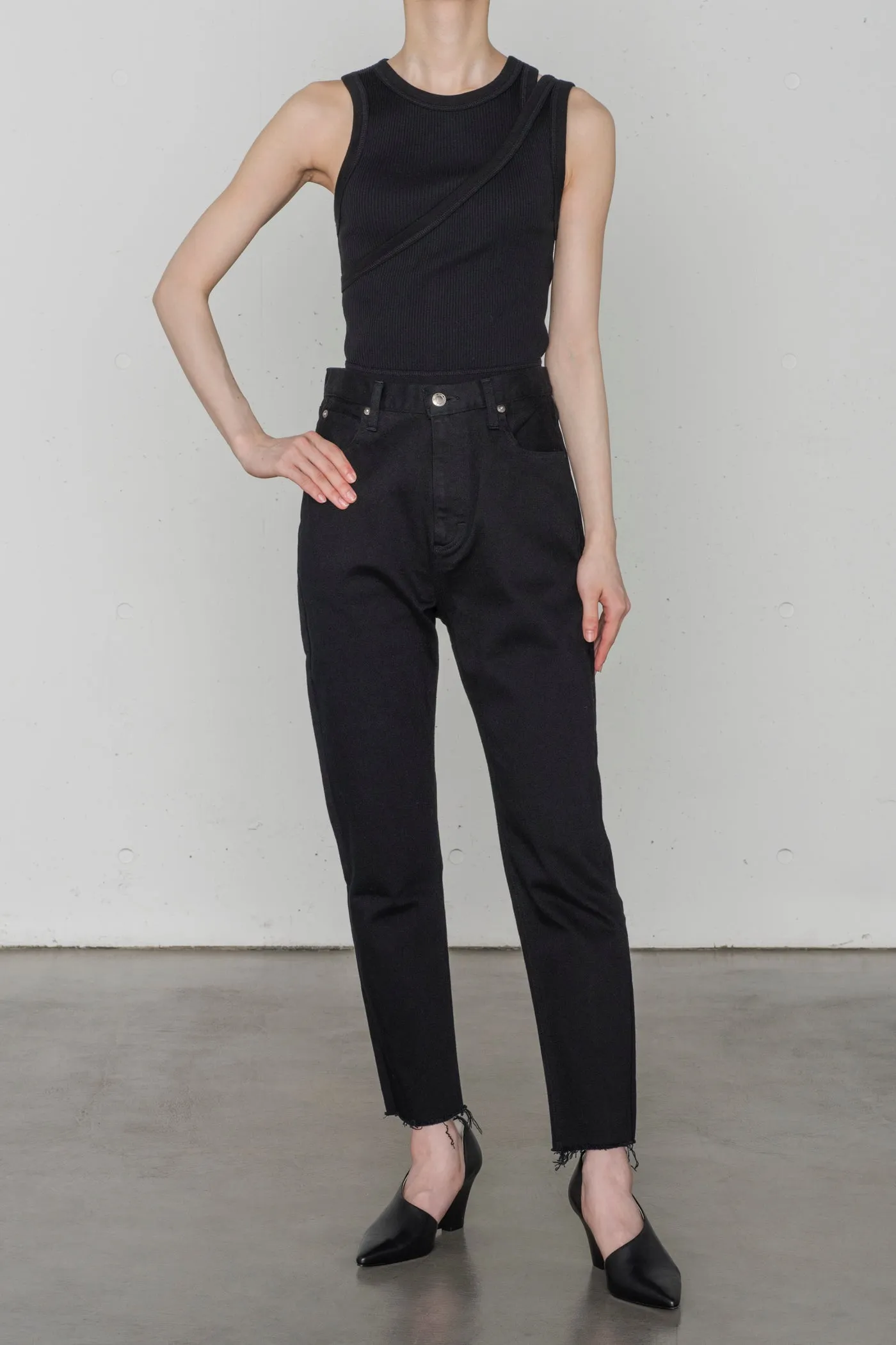 TWILL TAPERED JEANS